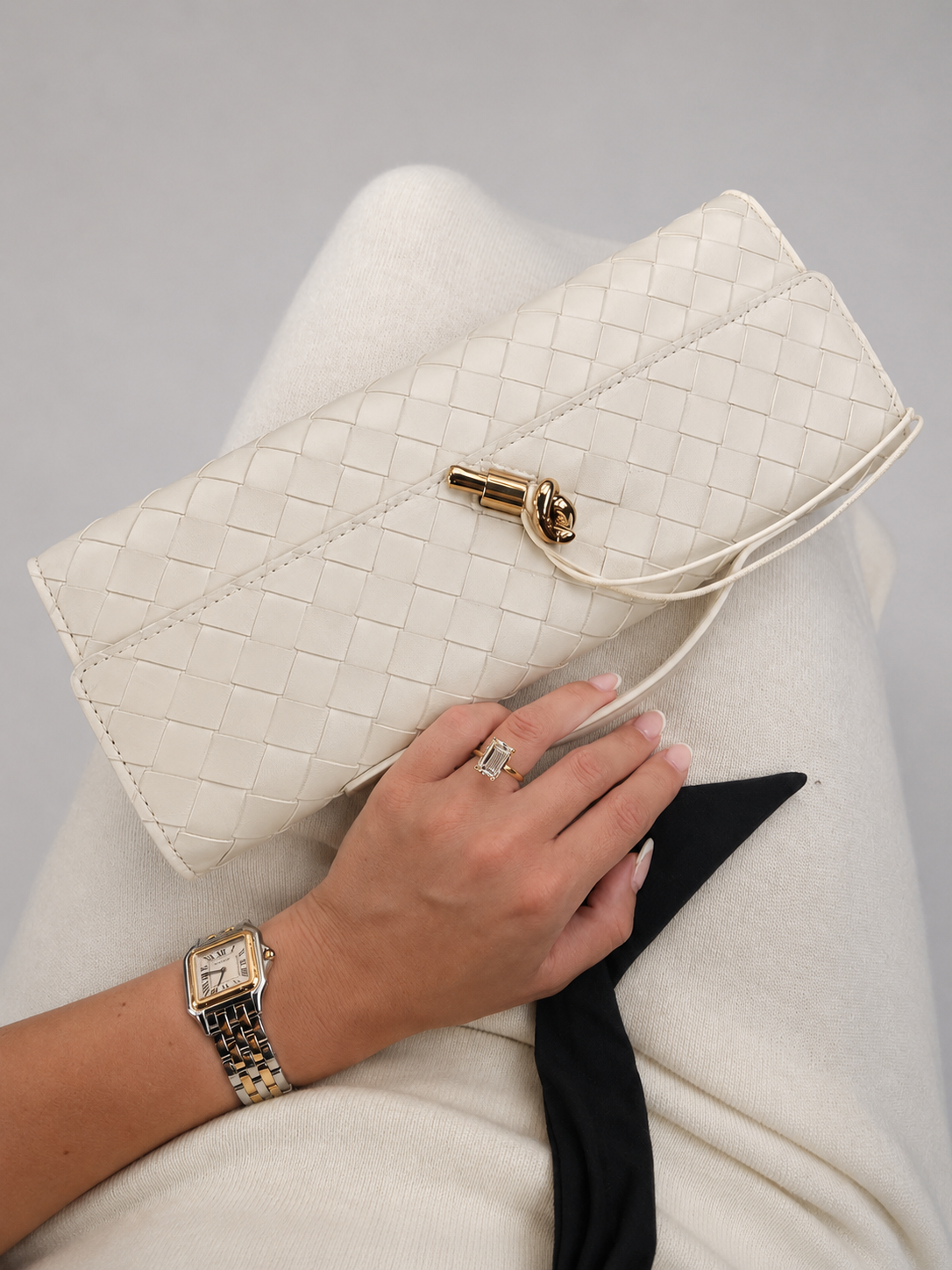 Women’s Woven Leather Look Clutch Bag – Timeless Elegant Design